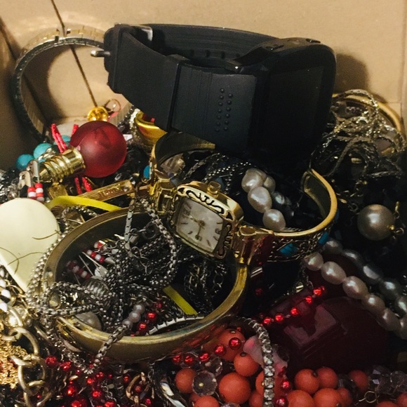 ‼️LAST BUNDLE ‼️30+PCs Vintage to modern Jewelry bundle.Only a few bundles left - Picture 7 of 9